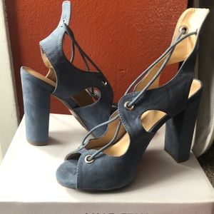 Women’s blue  heels size 6